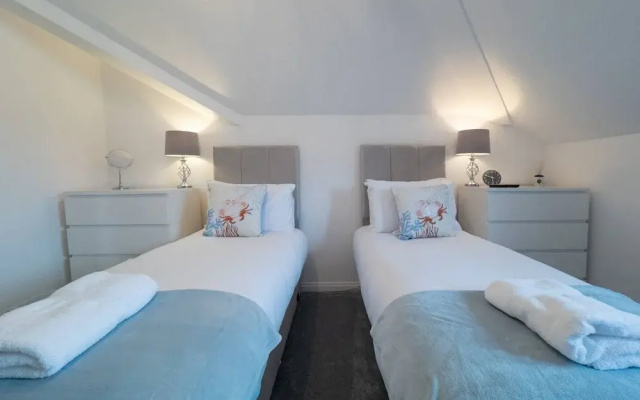 Elegant 2BR Broadstairs Coastal Escape by Adliv