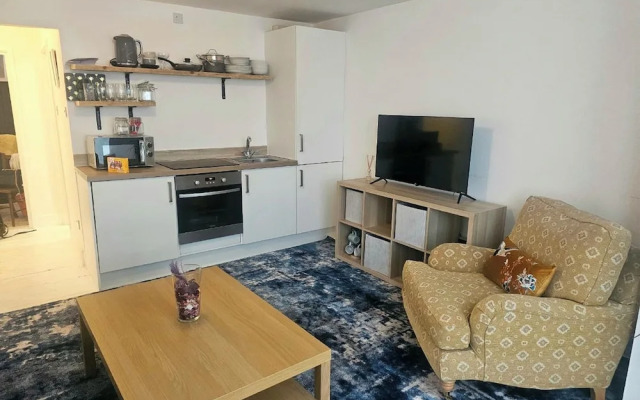 Seaside Haven Coastal Comfort 200m from the Beach