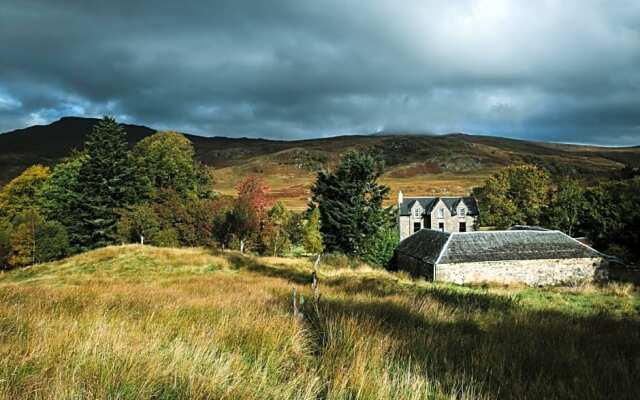 Suie Hunting Lodge