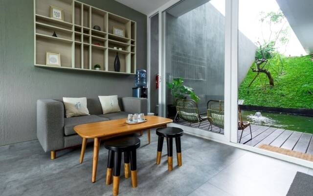 RedDoorz Plus near Perbanas