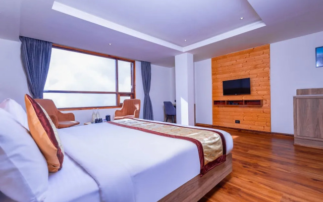 Sumitel Sanderling 500 meters from Mall Road