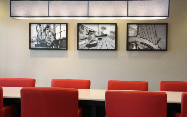 Holiday Inn Express Hotel & Suites Riverport Richmond by IHG