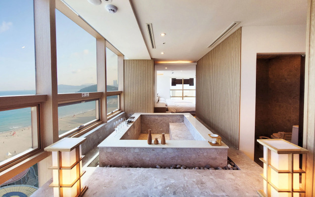 UH SUITE Haeundae Harbour Town 4th Floor