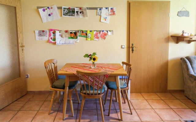 Serene Apartment near Lake in Halenfeld