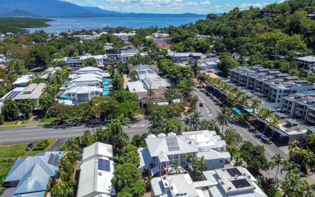 Port Douglas Apartments - Adults Only Oasis