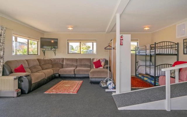 Seabreeze on Cook - Whitianga Holiday Home