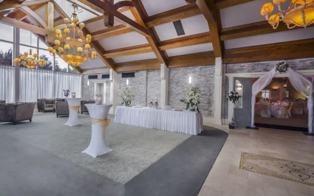 Treacys Oakwood Hotel