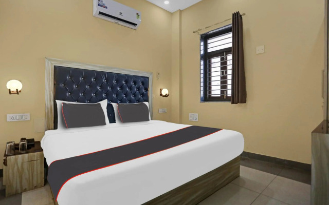 Collection O 70198 Metro View Ashok Vihar