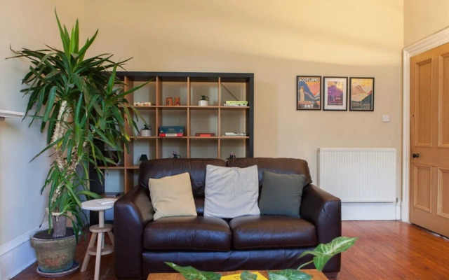 4 Bedroom Apartment Near The Meadows
