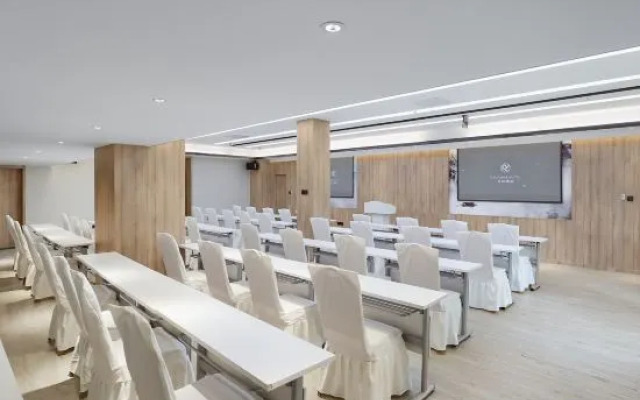 Starway Hotel (Nanjing Getang Metro Station)