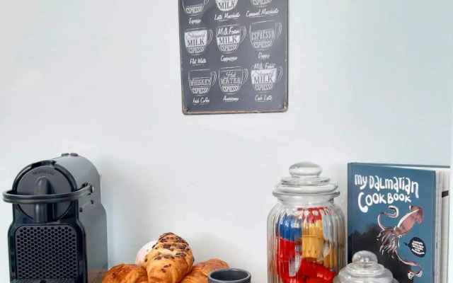 House Sidro, Stari Grad