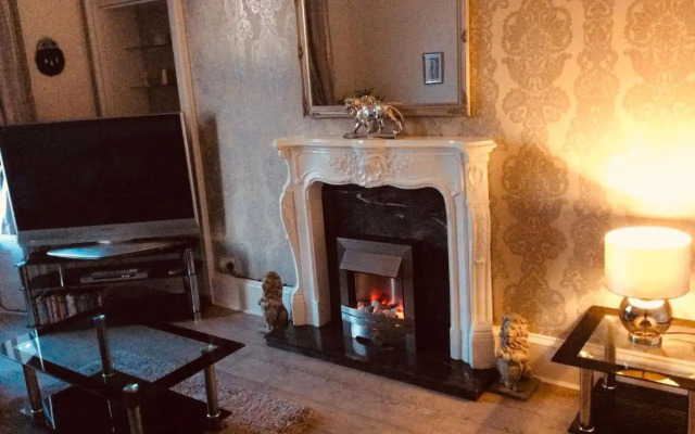 The Lion'S Den On Royal Street