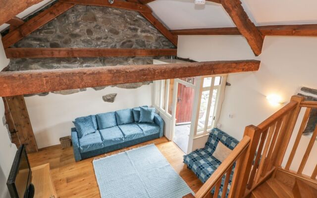 Ty Gwennol at Gilfach Goch