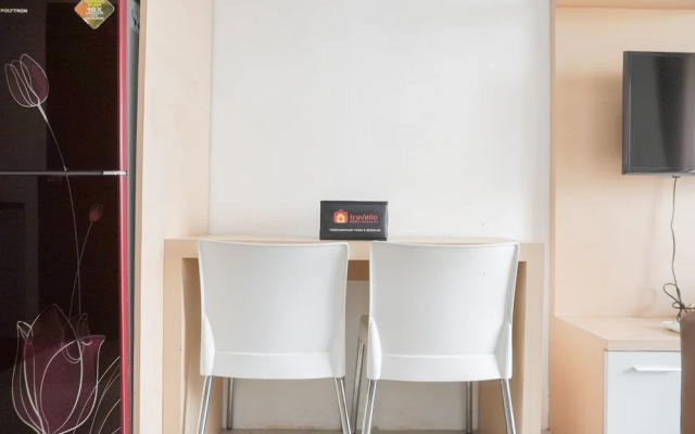 Homey And Warm 1Br Belmont Residence Puri Apartment