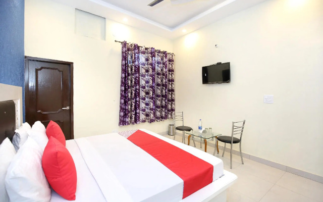 OYO 13102 Hotel Adarsh