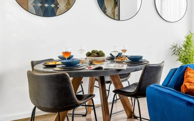 Bullring Lux Suite- Netflix-free Parking-sleeps 6