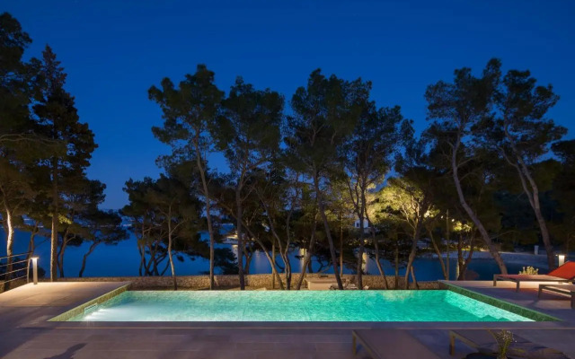Vale Residence - exclusive & private property by the sea