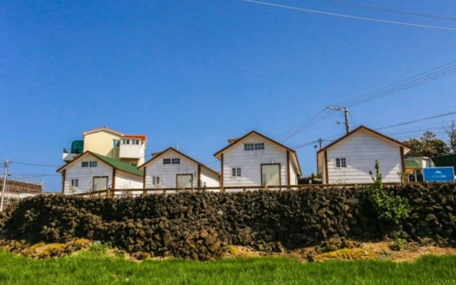 Jeju Woljeong Cello House Pension