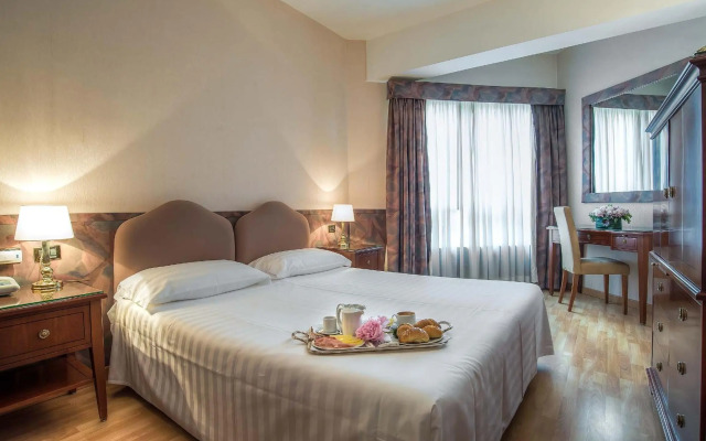 Mini Palace Hotel
