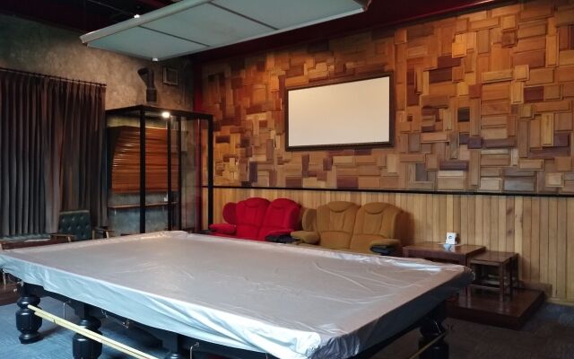 One Four Seven Hotel & Snooker Bar