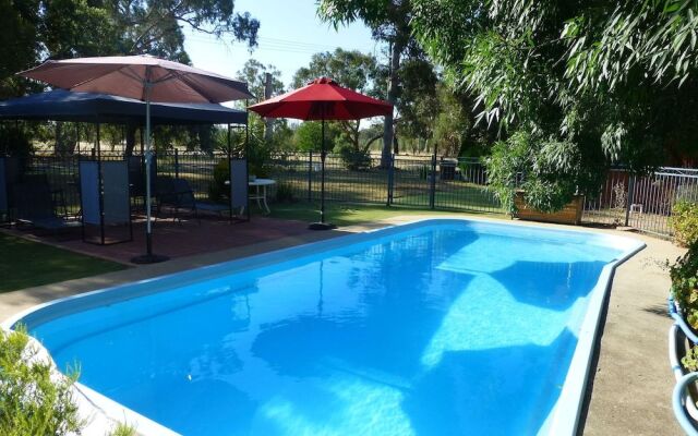 Golfers Retreat Motel