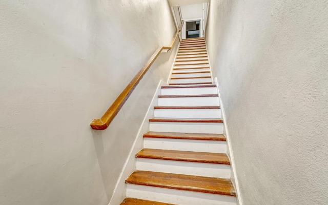 Luxurious Lower Garden District Condo w/ Balcony!