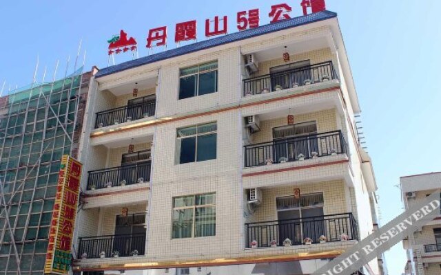 Danxia Mountain No. 5 Hotel