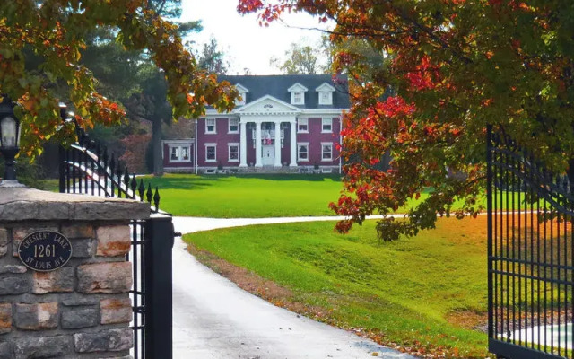 Inn on Crescent Lake Bed and Breakfast
