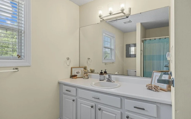 High Tider 3 Bedroom Home by RedAwning