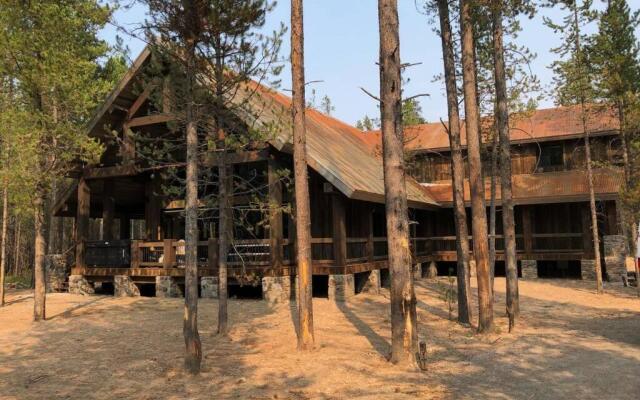 Yellowstone Crossing Lodge