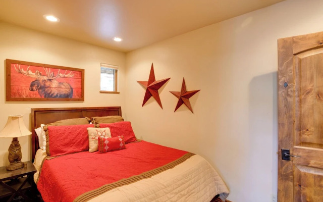 Patio & Mountain Views: Central Ouray Getaway!