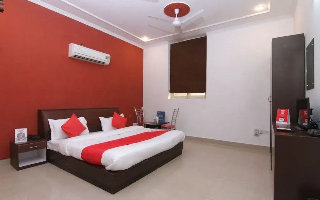 OYO 18557 The Chef Guest House