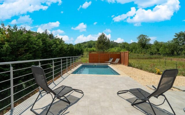 Cosy Holiday Home With Pool