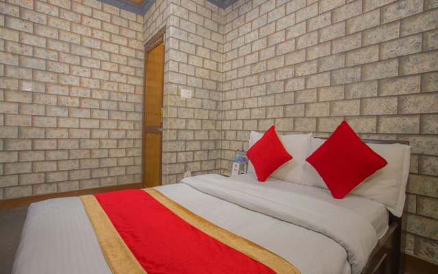 OYO 267 Hotel Tanahun Vyas
