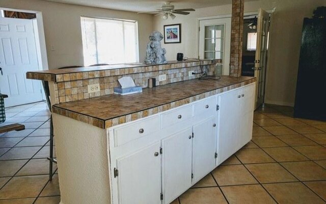 Grand Canyon Caverns Inn