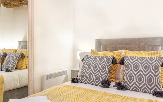 Host Stay Merchant House Basement