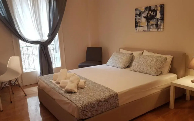 Begonia-Athens Center, 6 BD, 2,5 BATH