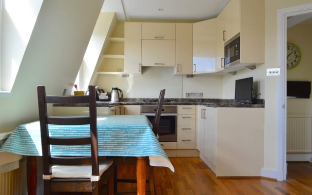 Lovely Top Floor Flat in Leafy Fulham