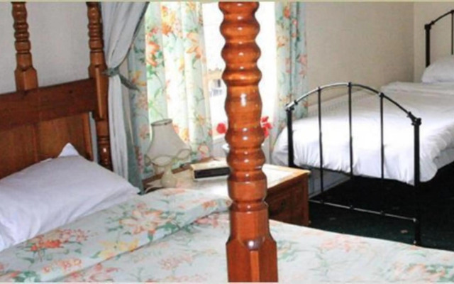 OYO Rose & Crown Hotel