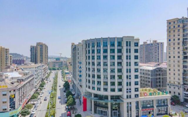 Yinji Hotel (Yuhuan Wuyue Plaza)