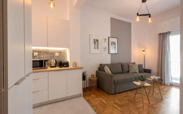 Fresh 2 Bdrm Apt in Koukaki