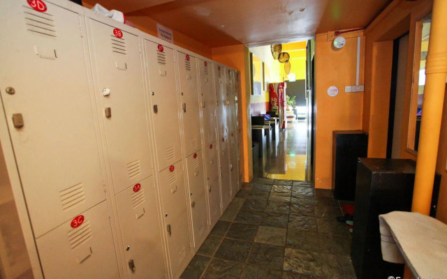Moni Gallery Hostel