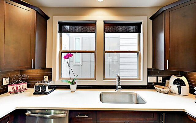 Modern WeHo Apt 8 - 3 Br Townhouse