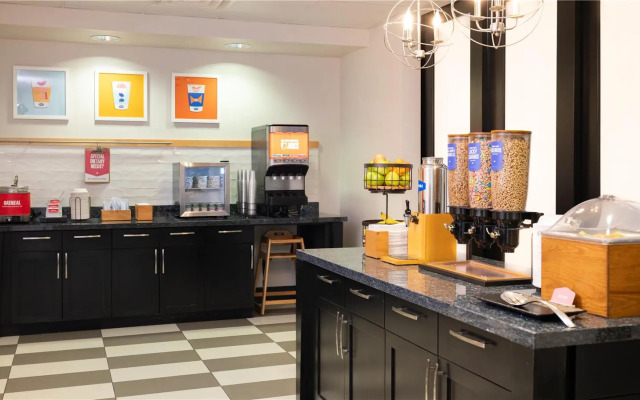 Hampton Inn & Suites La Crosse Downtown