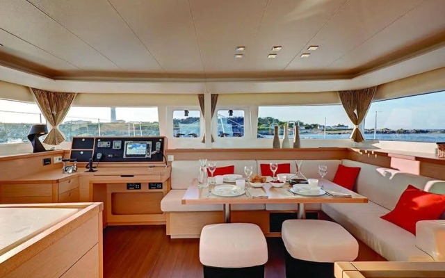 Catamarano Mauticat Boat & Breakfast