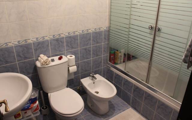 Beautiful 2 BR Apt Quiet & Private