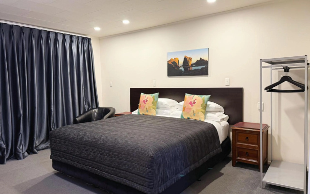 Amber Court Motel – Guest Rooms – Te Anau