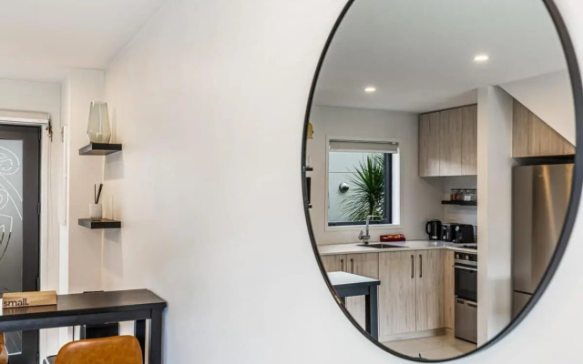 Modern 2br Townhouse Close To Aucklands Best