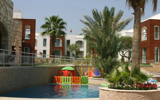 Costa Luvi Hotel