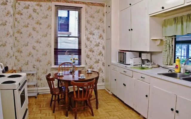 Towle House 1006